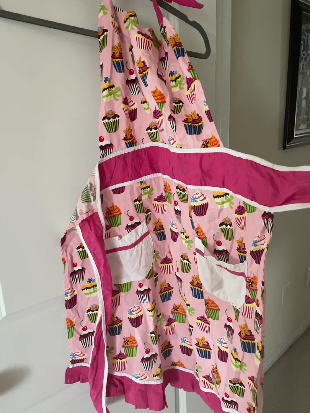 Cupcake Print Apron - Cute Kitchen Accessory image indicator(2)