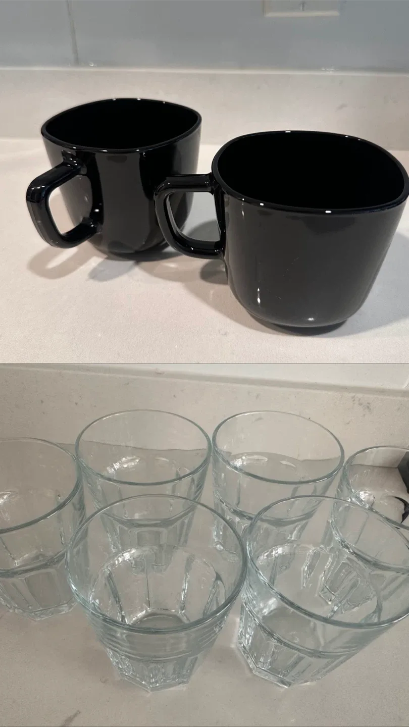 6 Glass Tumblers & 2 Black Mugs