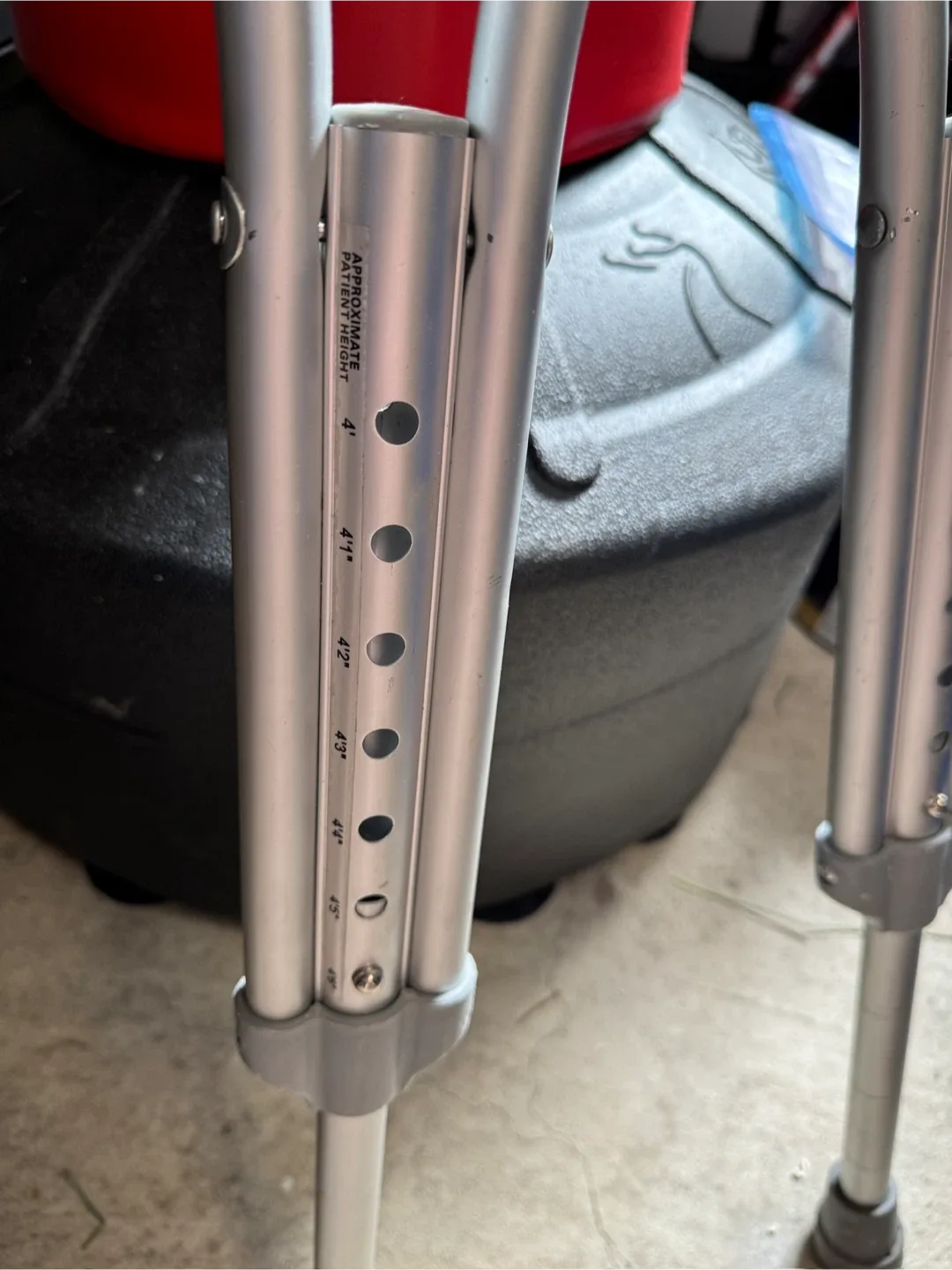 Adjustable kids Crutches image indicator(2)