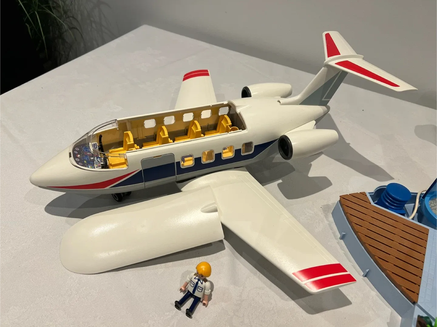 Playmobil Private Jet & Swimming Pool Set image indicator(3)