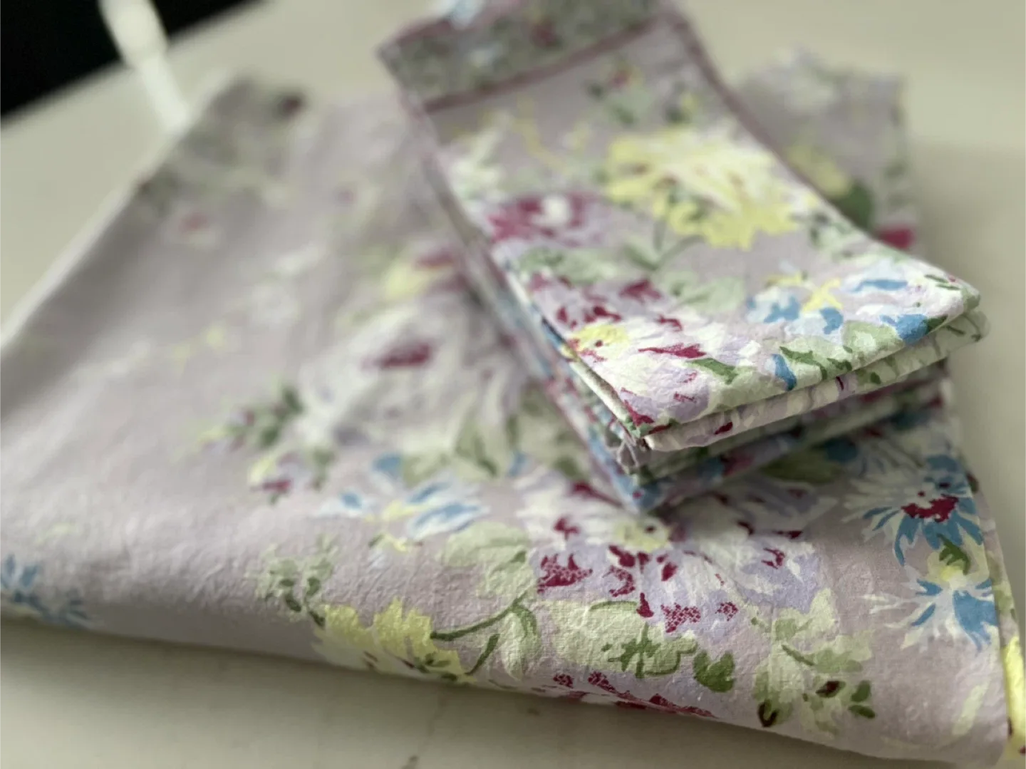 April Cornell Round Table Cloth & 8 Cloth Napkins