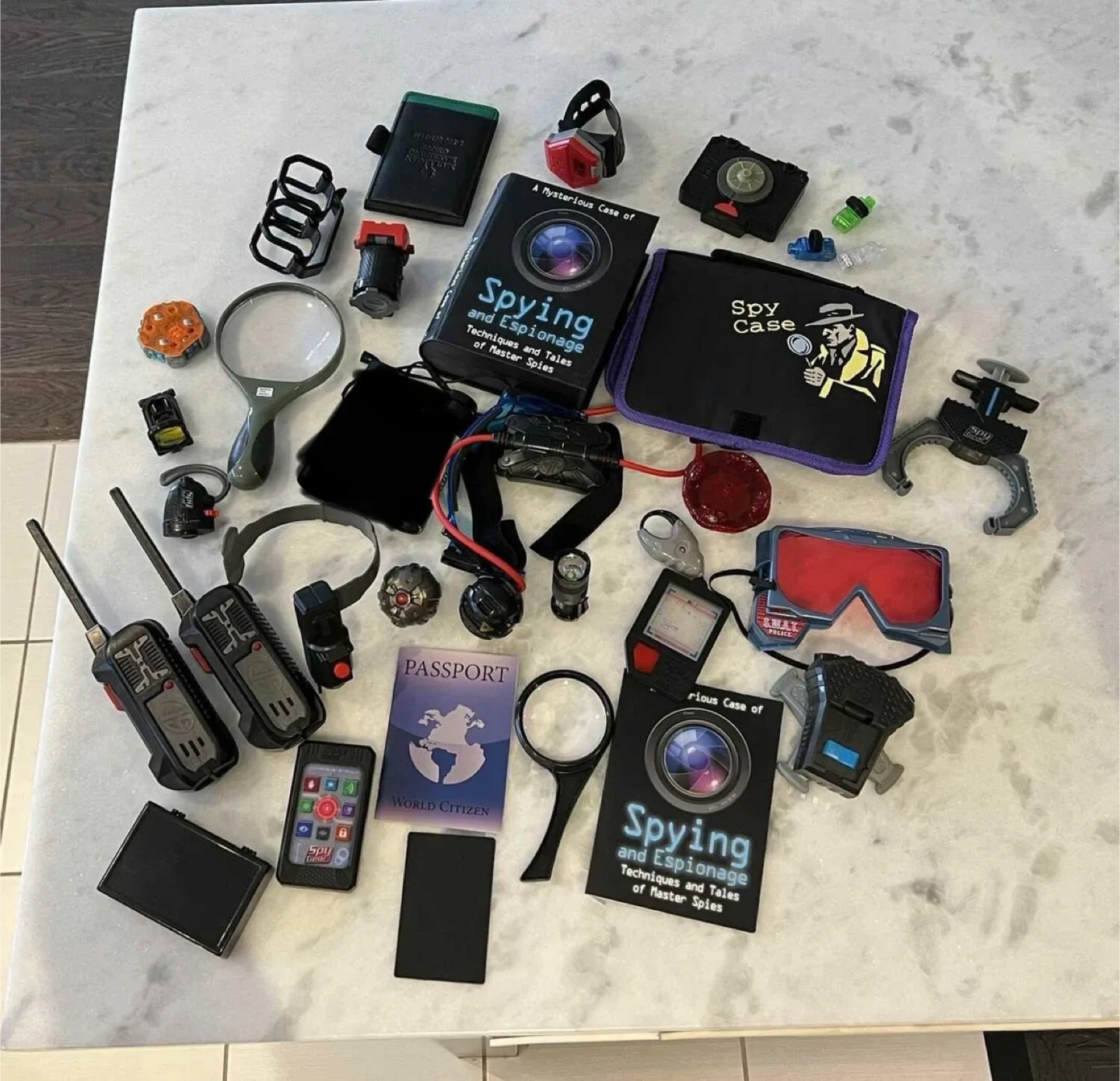 Spying and Espionage Techniques Master Spies Kit