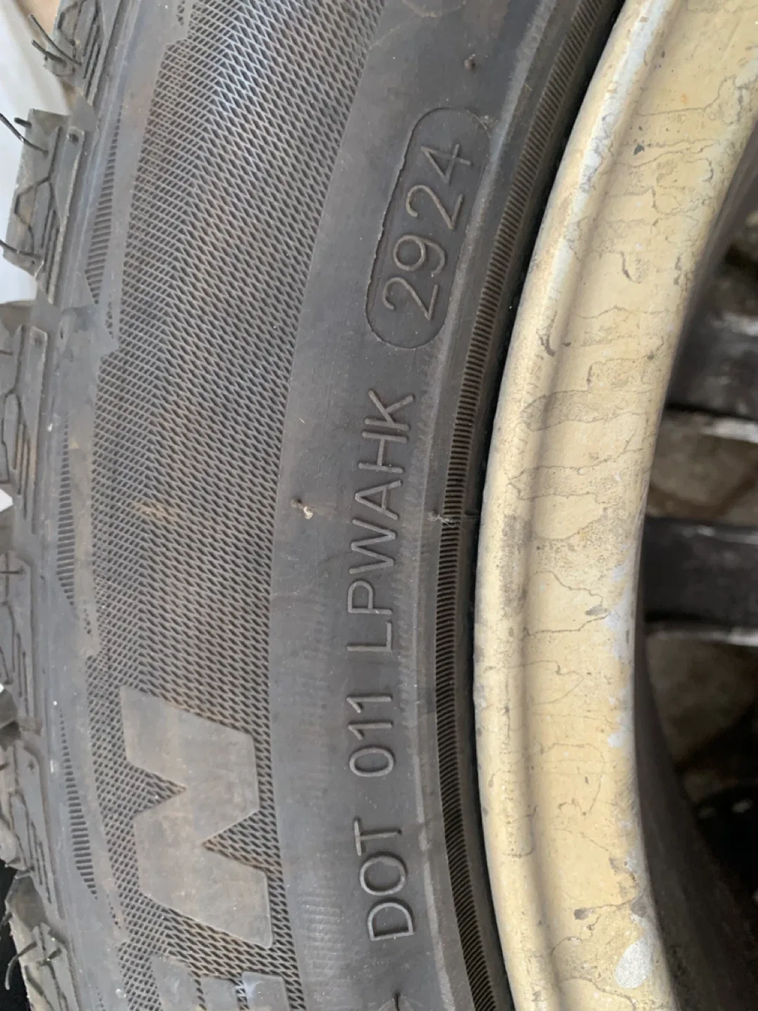 Set of 4 Winter Tires and Rims  205/55R16 image indicator(3)