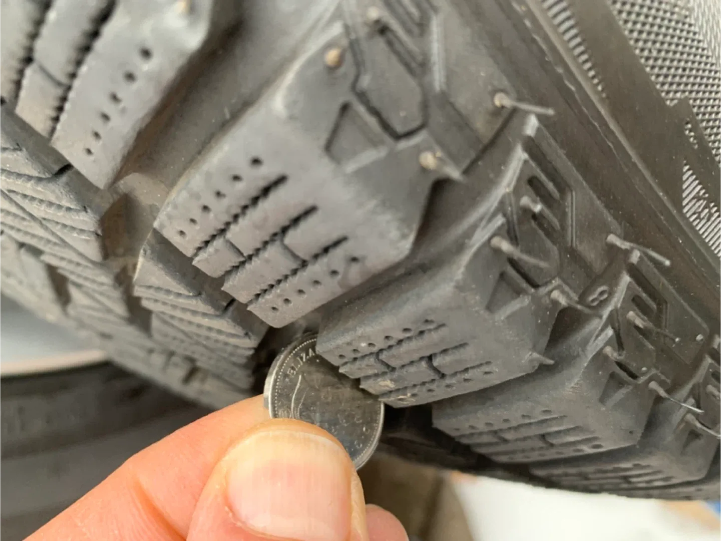 Set of 4 Winter Tires and Rims  205/55R16 image indicator(4)