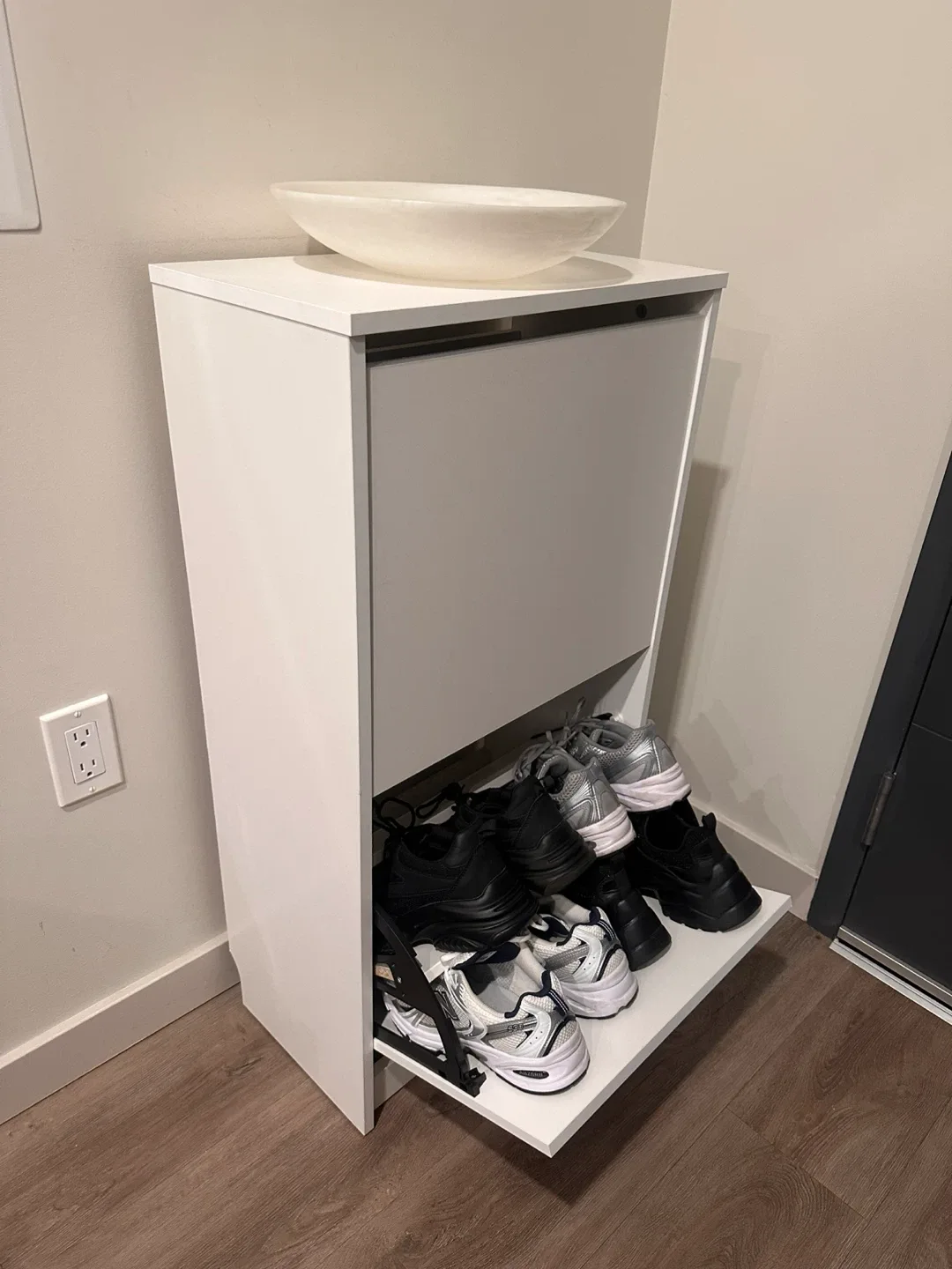 IKEA Shoe cabinet with 2 compartments image indicator(2)