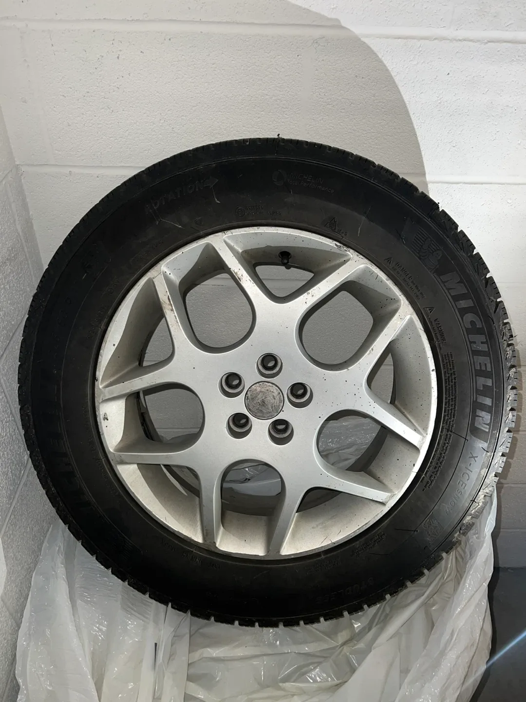 Michelin X-Ice Snow Tires 225/60R17