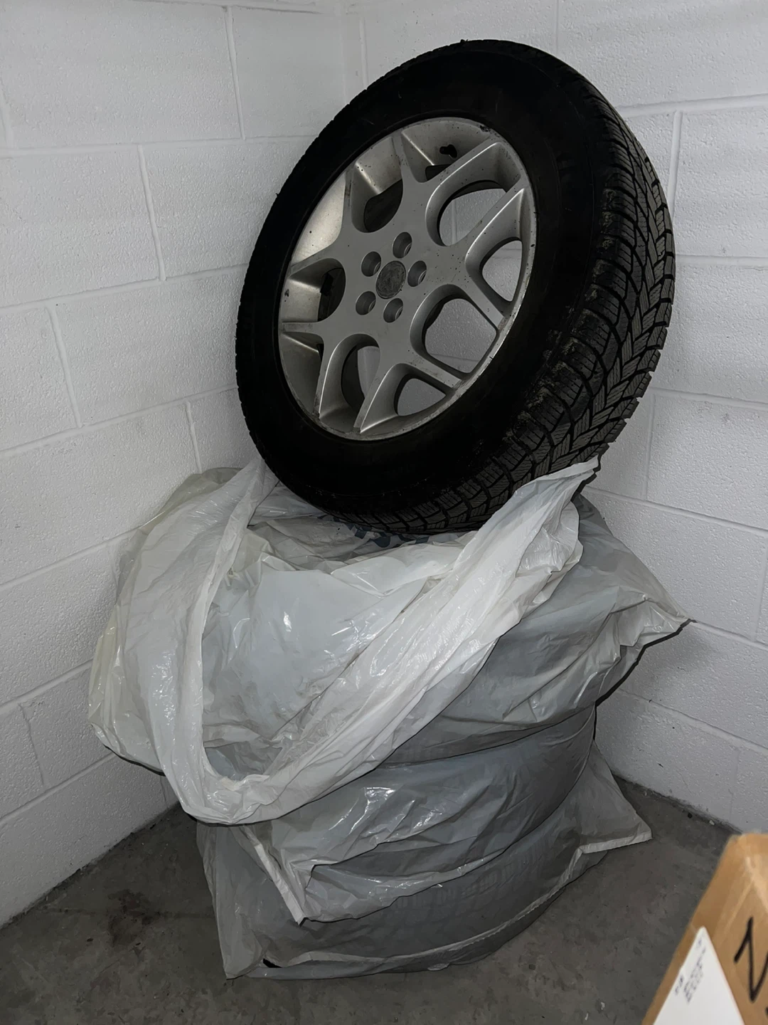 Michelin X-Ice Snow Tires 225/60R17 - photo 3