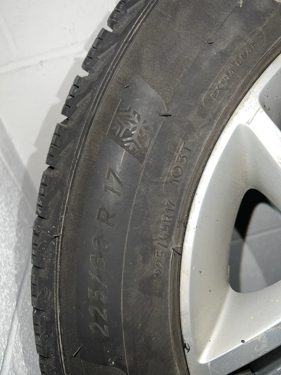 Michelin X-Ice Snow Tires 225/60R17 - photo 2