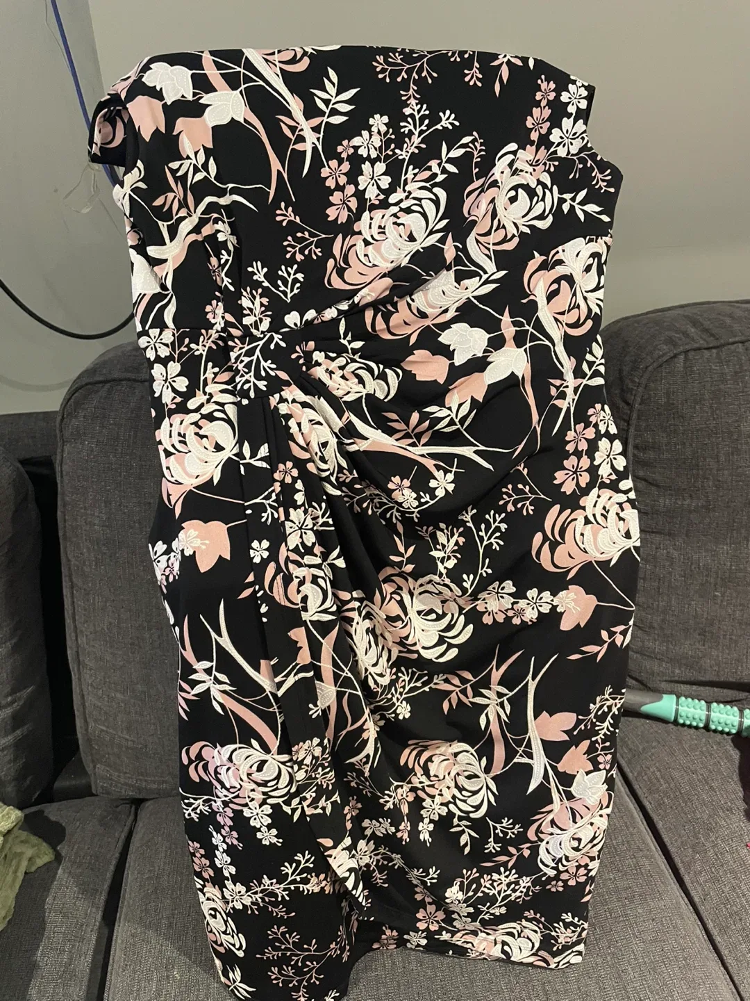 T Tahari Black Floral Dress image indicator(4)