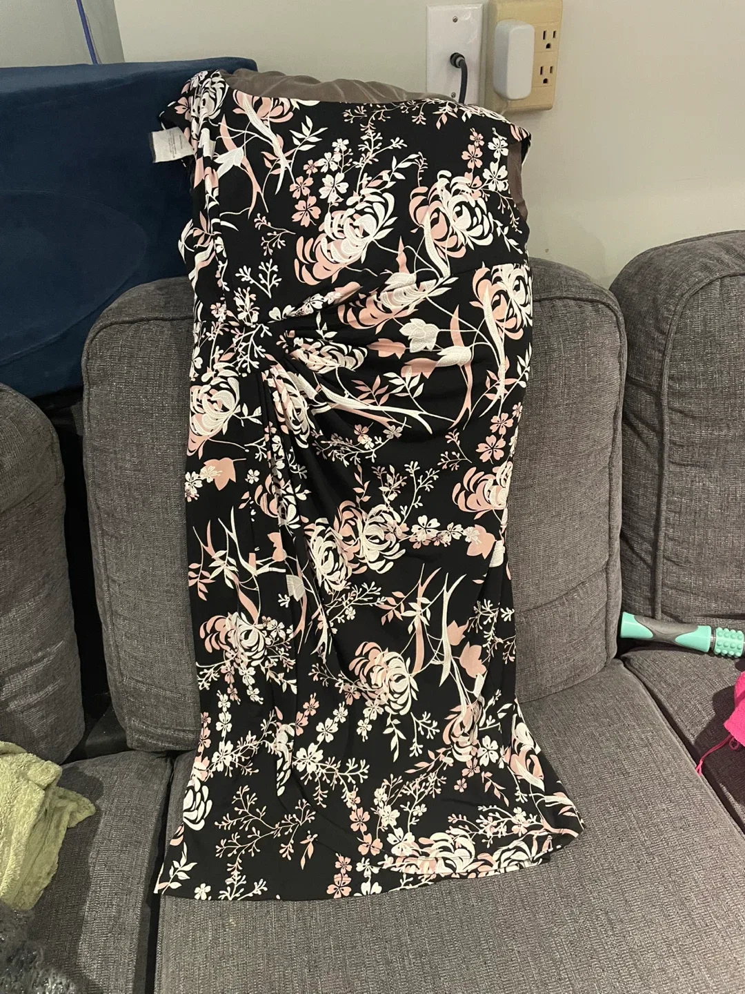 T Tahari Black Floral Dress image indicator(2)