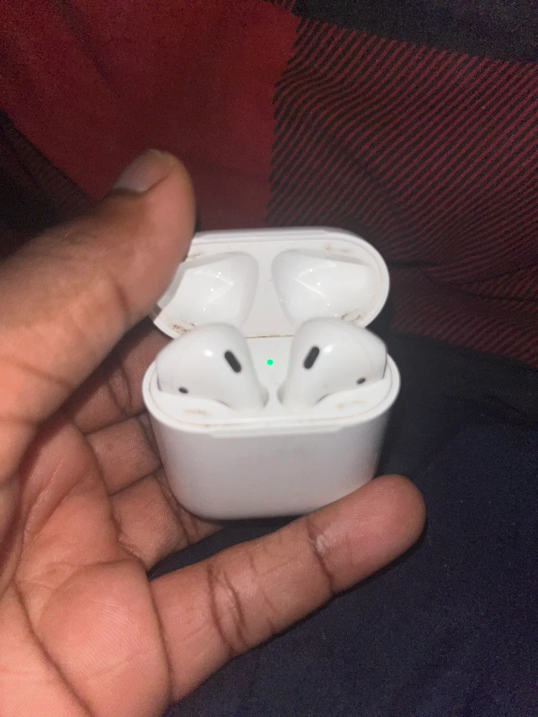Apple AirPods 1st Gen image indicator(2)