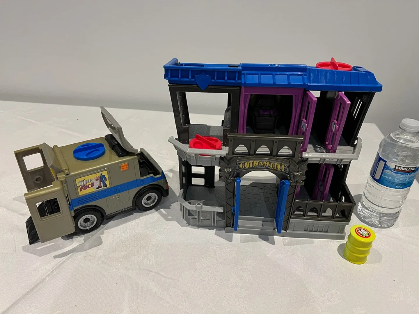 DC Batman Two-Face Bank Heist Playset image indicator(3)