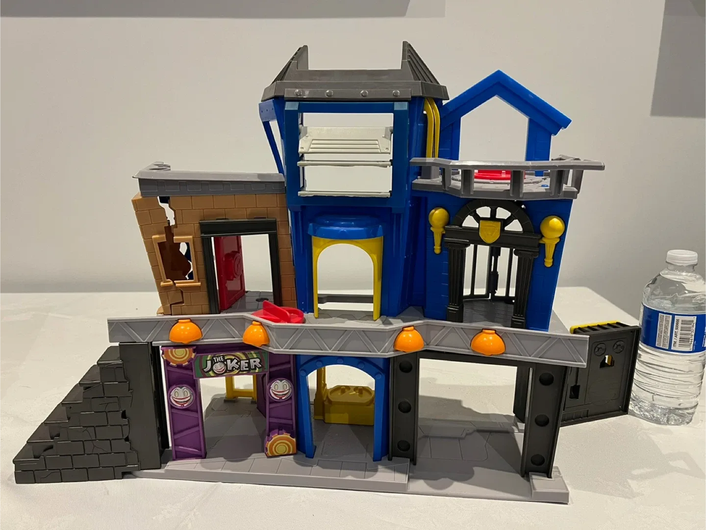 Batman Transforming Bat-Tech Batcave Playset image indicator(2)