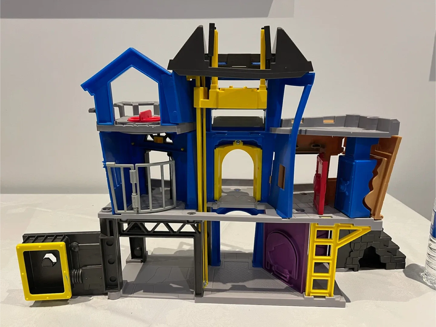 Batman Transforming Bat-Tech Batcave Playset image indicator(4)