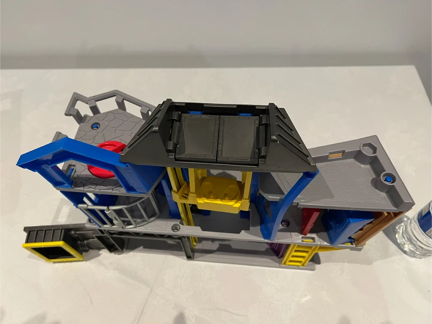 Batman Transforming Bat-Tech Batcave Playset image indicator(3)