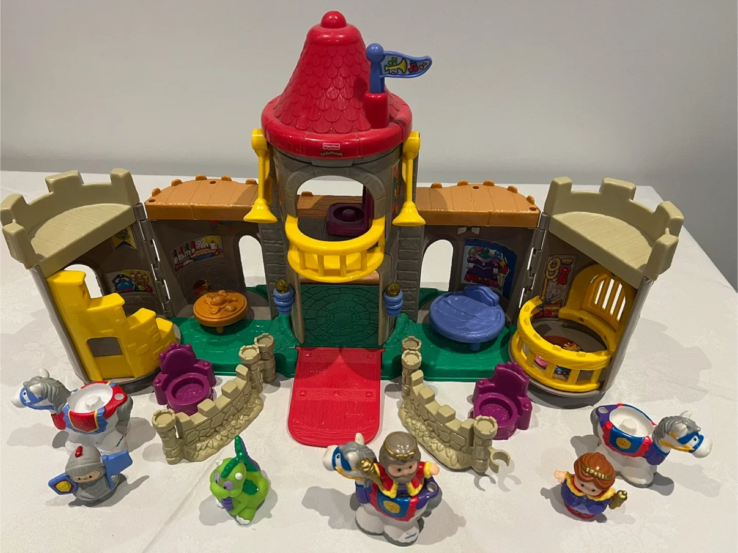 Fisher-Price Little People Castle image indicator(6)
