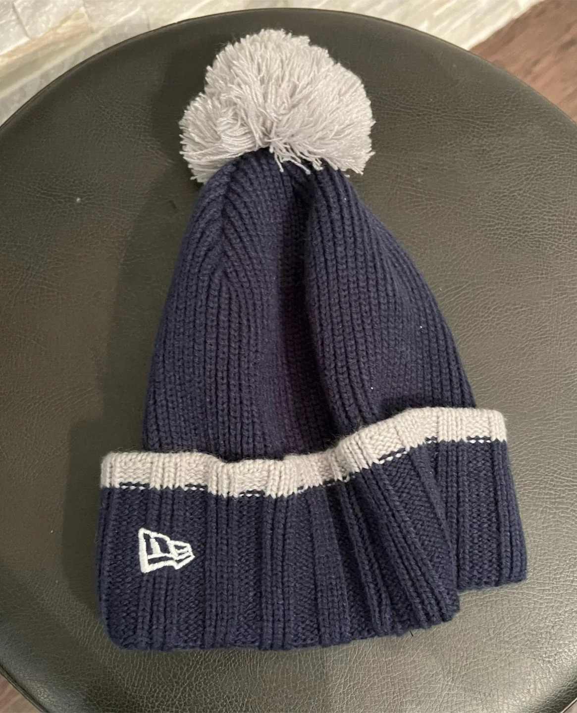 New Era Dallas Cowboys Knit Pom Beanie image indicator(3)