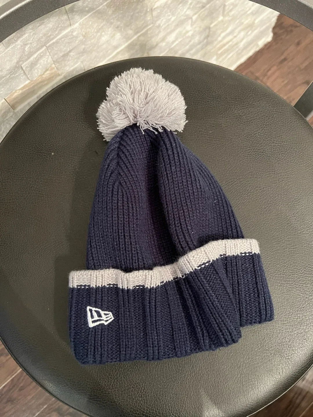 New Era Dallas Cowboys Knit Pom Beanie image indicator(2)