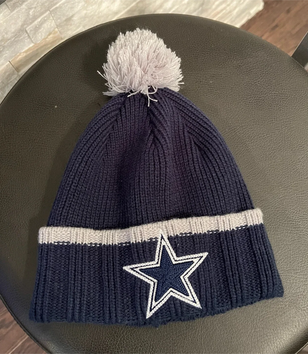New Era Dallas Cowboys Knit Pom Beanie