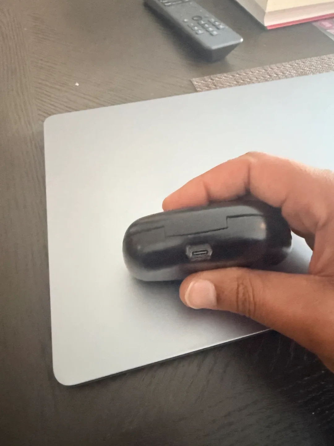 Black Wireless Earbuds image indicator(3)