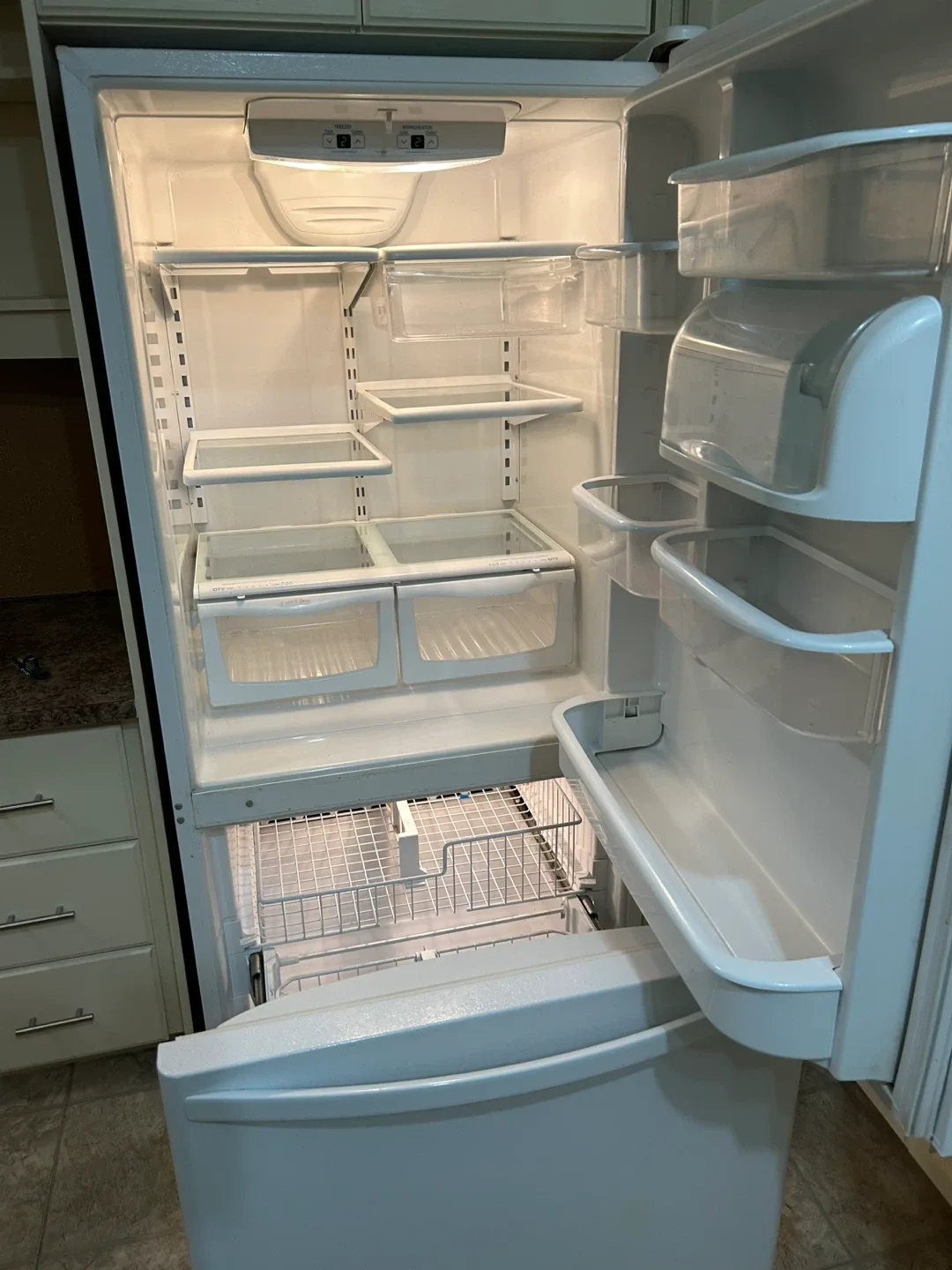 Whirlpool White kitchen appliances Refrigerator & Stove image indicator(3)