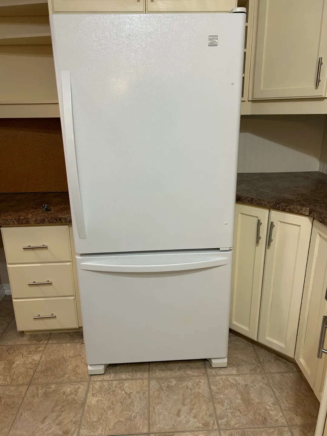 Whirlpool White kitchen appliances Refrigerator & Stove image indicator(7)