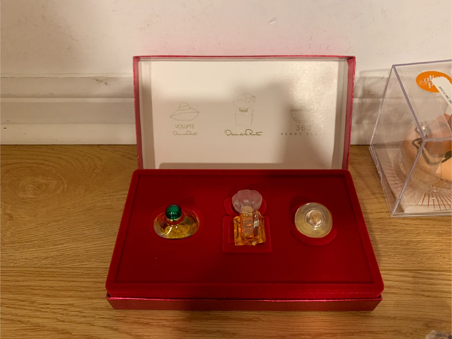 New unused  Miniature Perfume Collection - photo 3