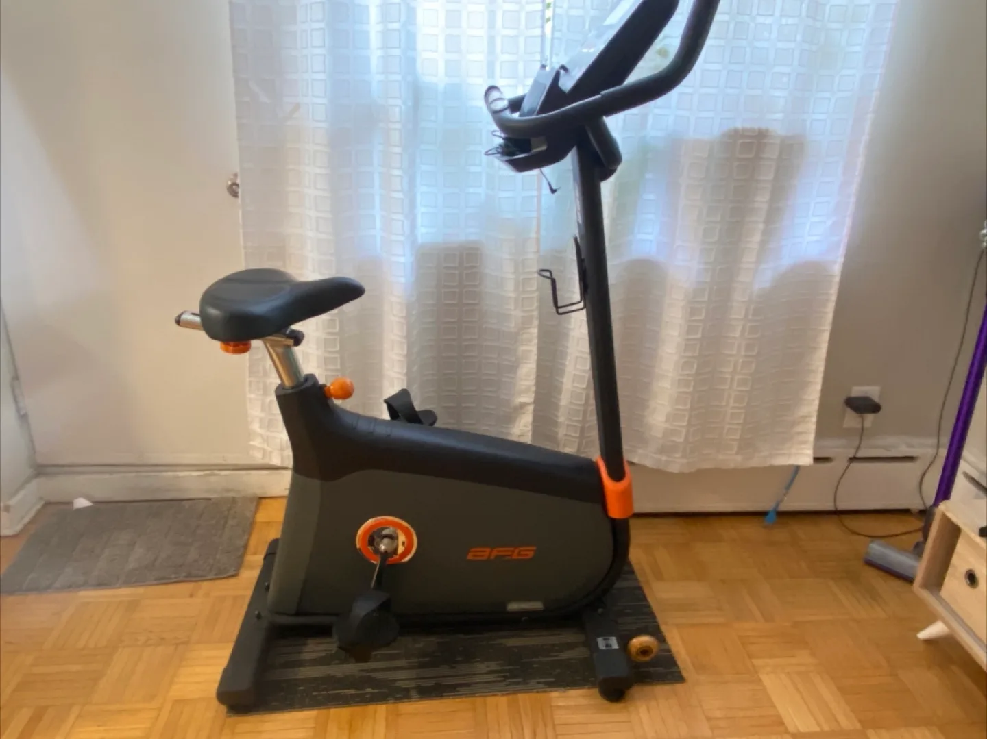 AFG 7.3 AU Upright Stationary Bike image indicator(2)