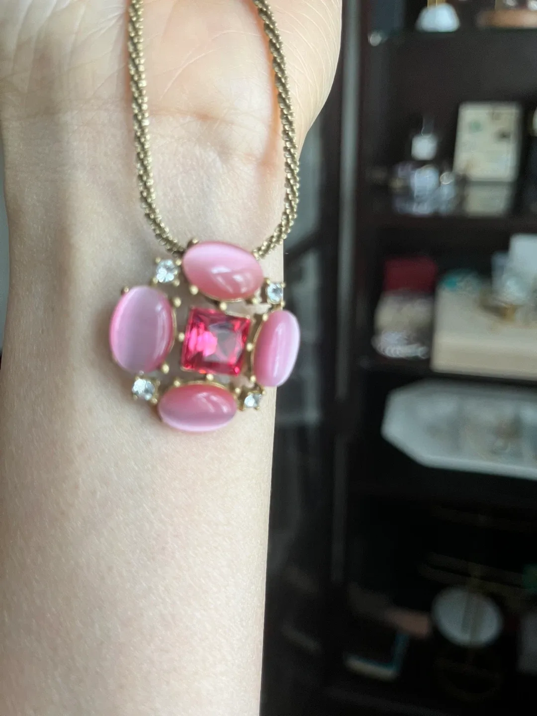 Pink Stone Pendant Necklace image indicator(4)