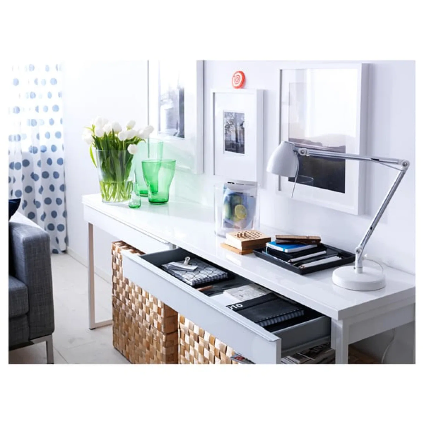 IKEA White gloss Desk "BESTA BURS" Like New! TODAY!! image indicator(2)