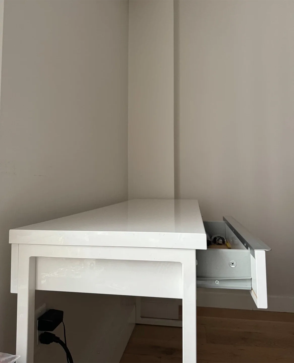 IKEA White gloss Desk "BESTA BURS" Like New! TODAY!! image indicator(6)
