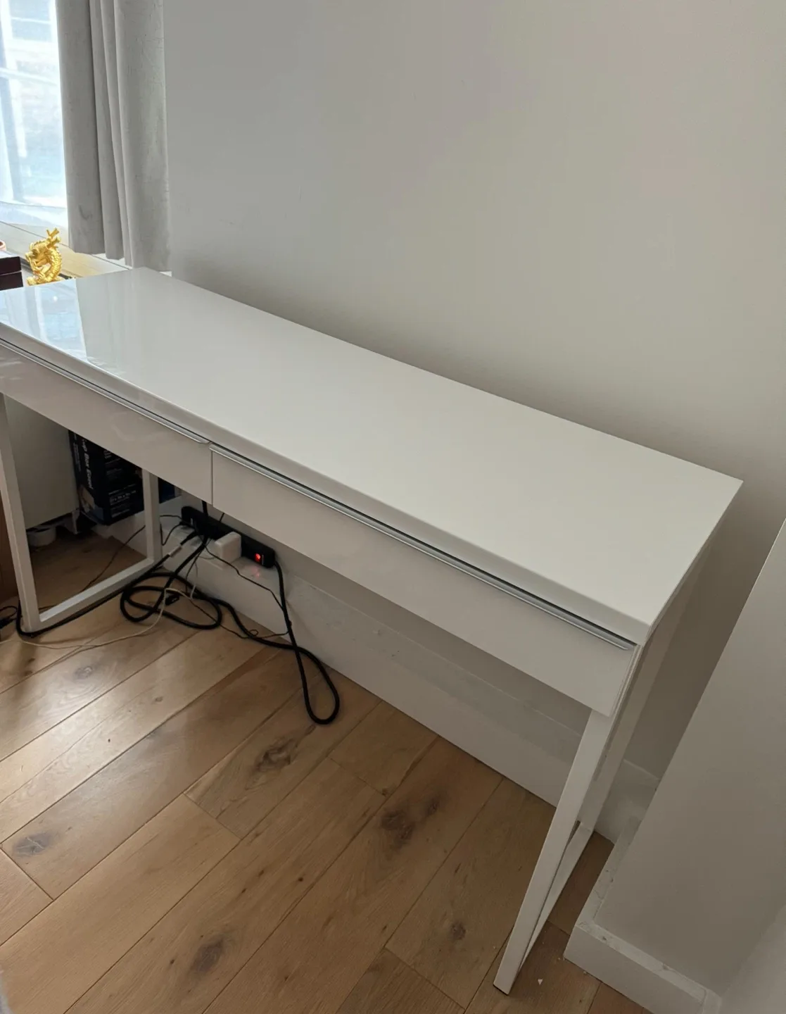 IKEA White gloss Desk "BESTA BURS" Like New! TODAY!!