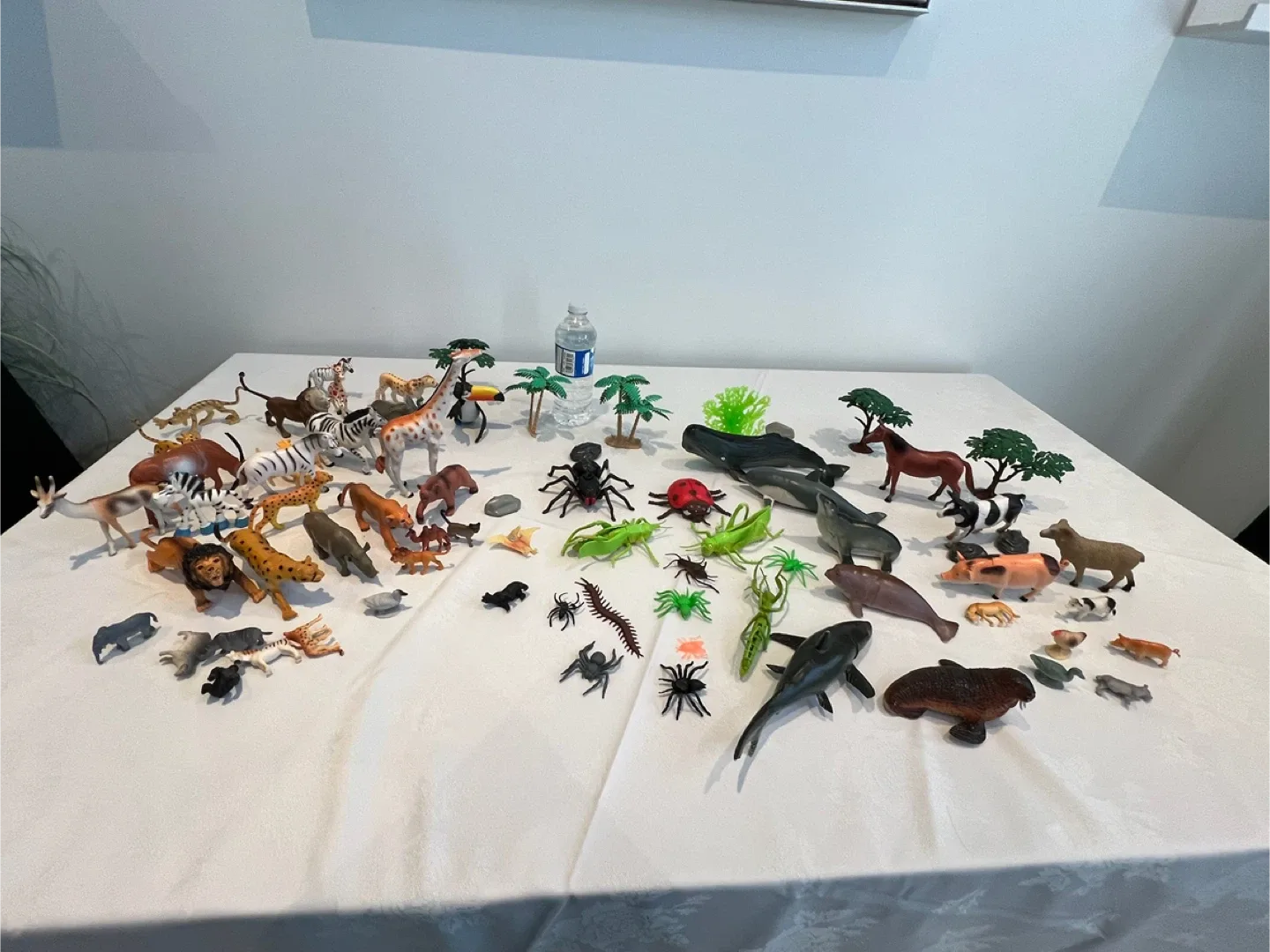 Assorted Animal & Insect Figures image indicator(4)