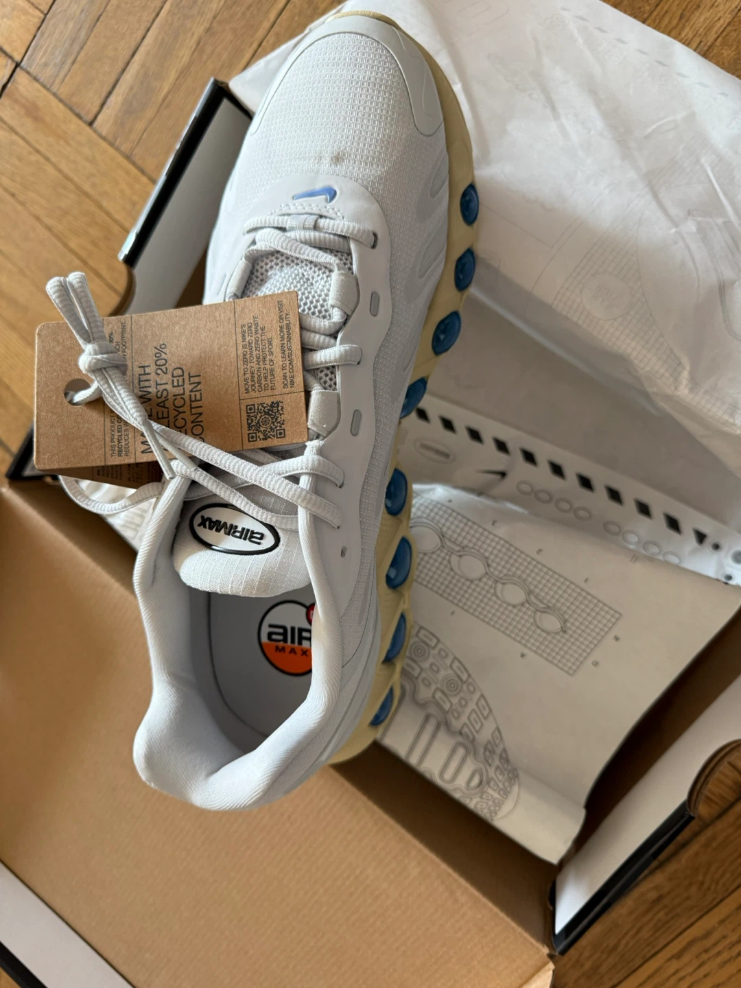 Nike Air Max DN8 Photon Dust Size 11.5 New in Box