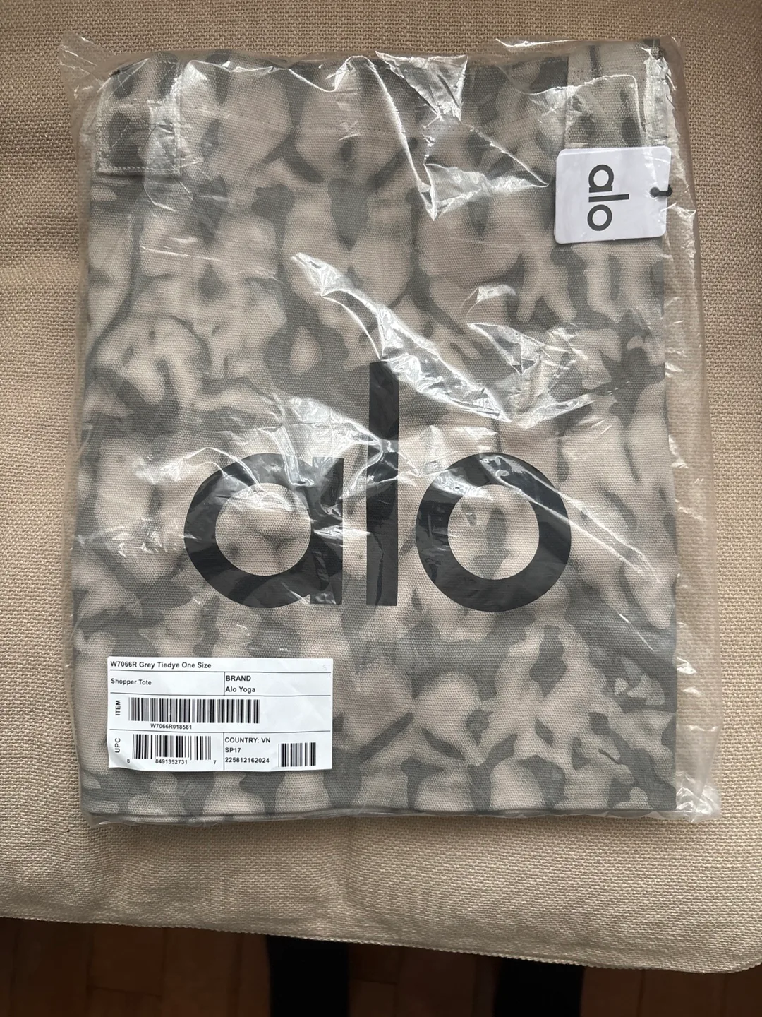 New Alo Yoga Grey Tiedye Shopper Tote