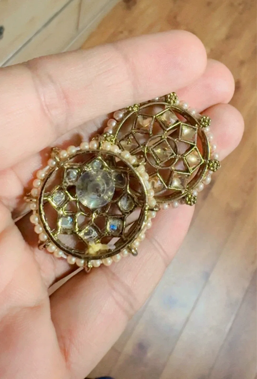 Stud Earrings - Gold & Pearl image indicator(2)