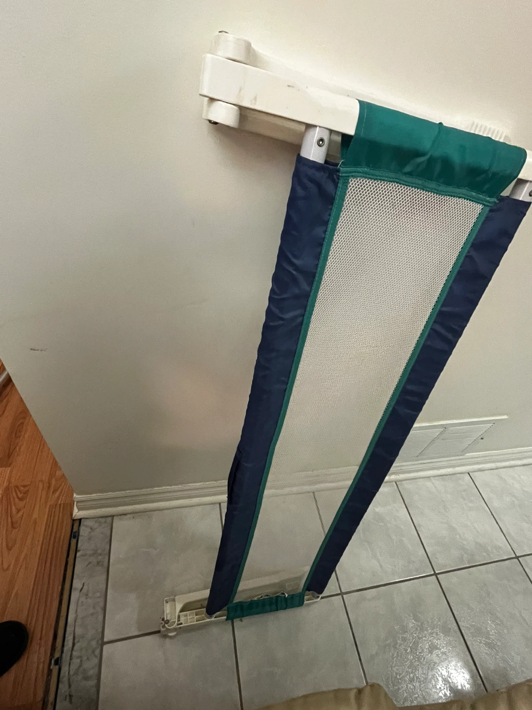 Safety 1st baby portable bed rail, toddler bed safety tail. - photo 2