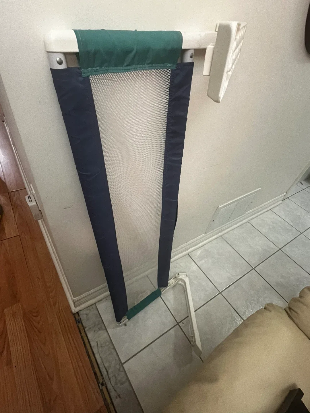 Safety 1st baby portable bed rail, toddler bed safety tail.