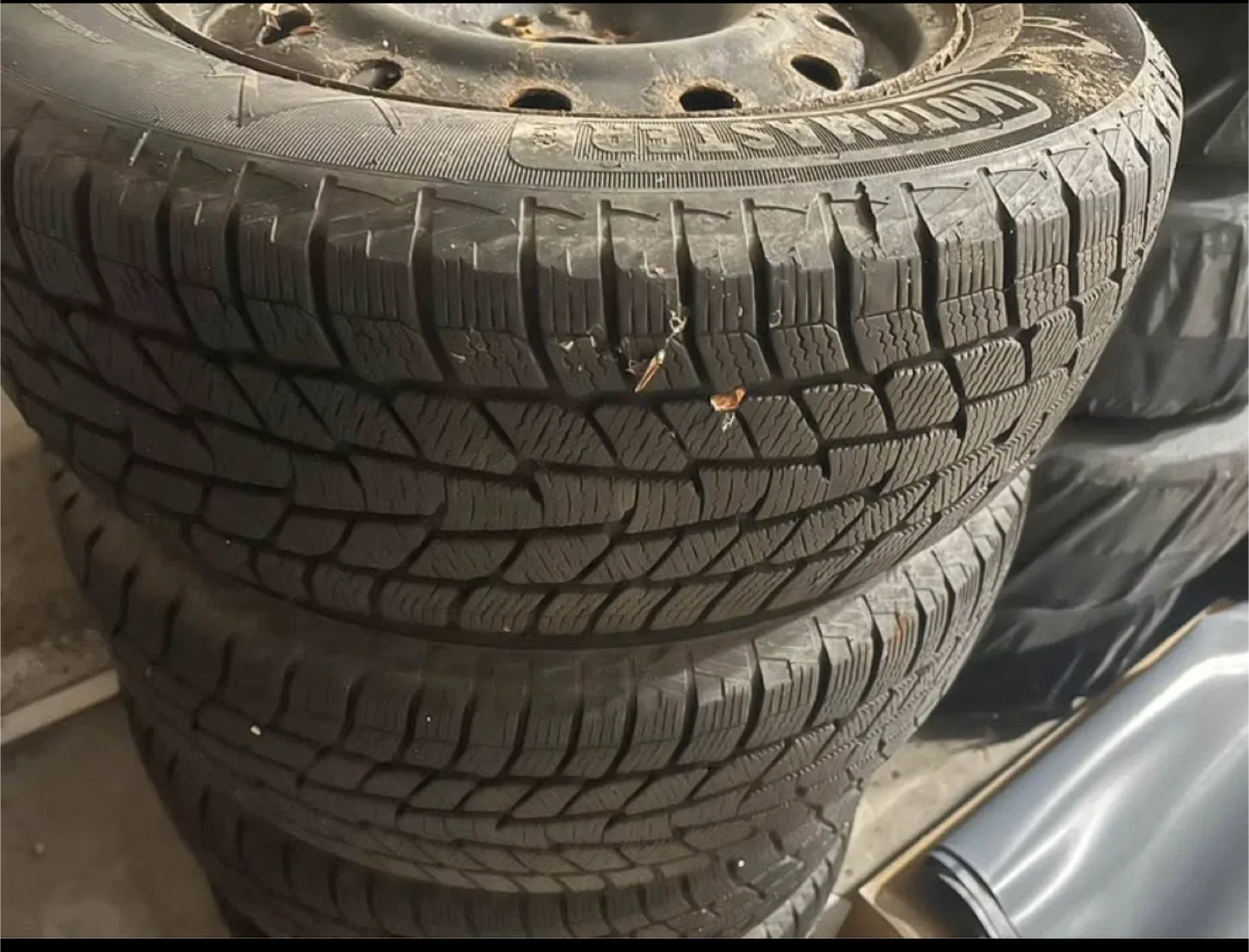 Motomaster Winter Tires 215/65R16 image indicator(2)