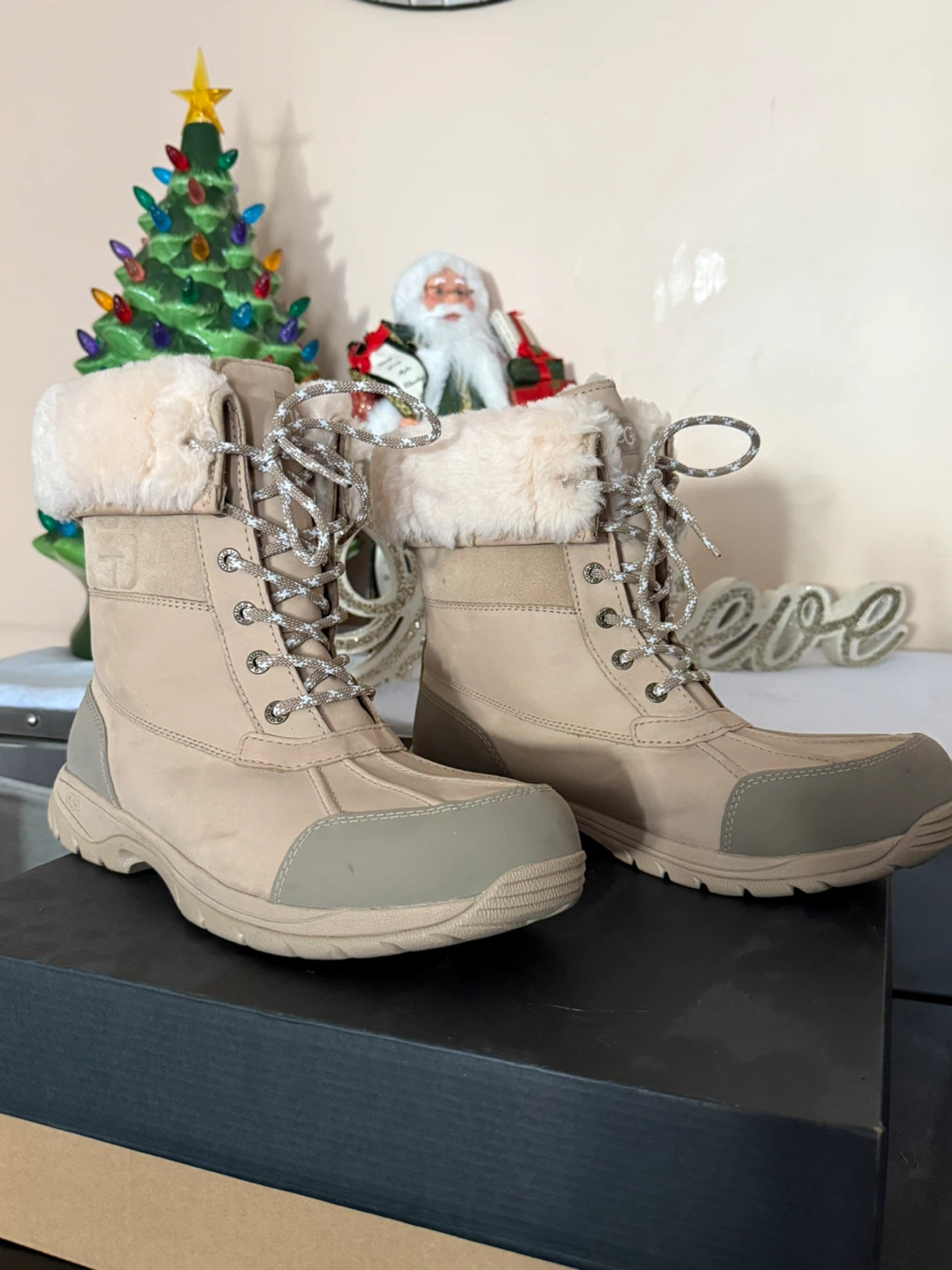 UGG Logo Men's Winter Boots, Size 11