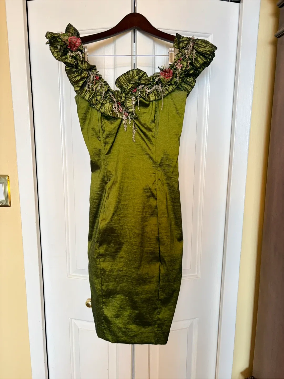 Stunning One-of-a-Kind Cocktail Dress #clearout #clearout