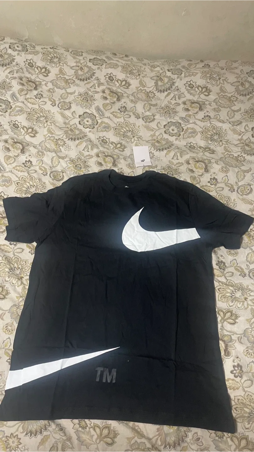Nike Men's Black T-Shirt, Size M