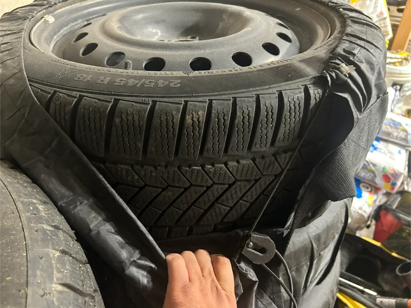 Set of 4 Winter Tires 245/45 R18 image indicator(2)