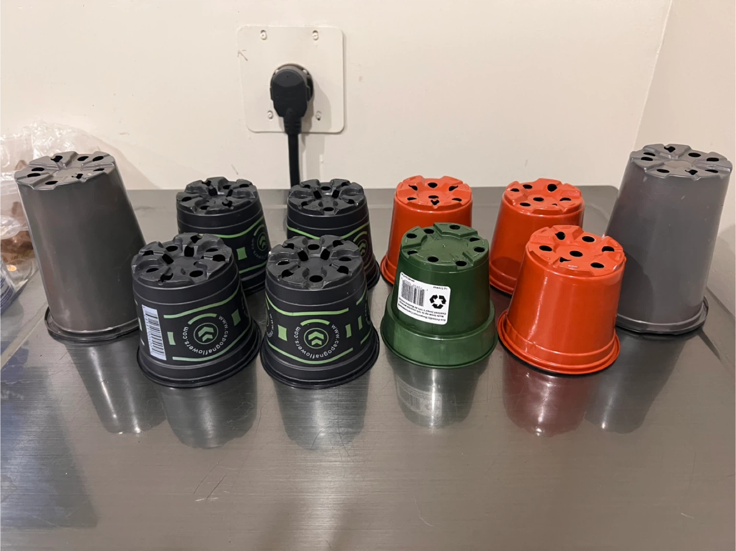 4 inch seeder pots 50 cents each - photo 2