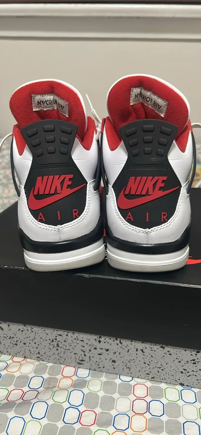 Air Jordan 4 Retros Fire Red image indicator(6)