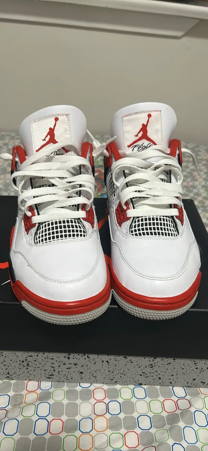 Air Jordan 4 Retros Fire Red image indicator(3)