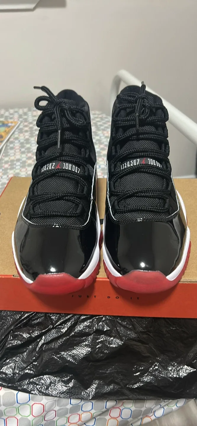Air Jordan 11 Retro Black/True Red-White Size 9 image indicator(3)