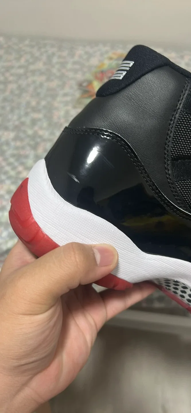 Air Jordan 11 Retro Black/True Red-White Size 9 image indicator(5)