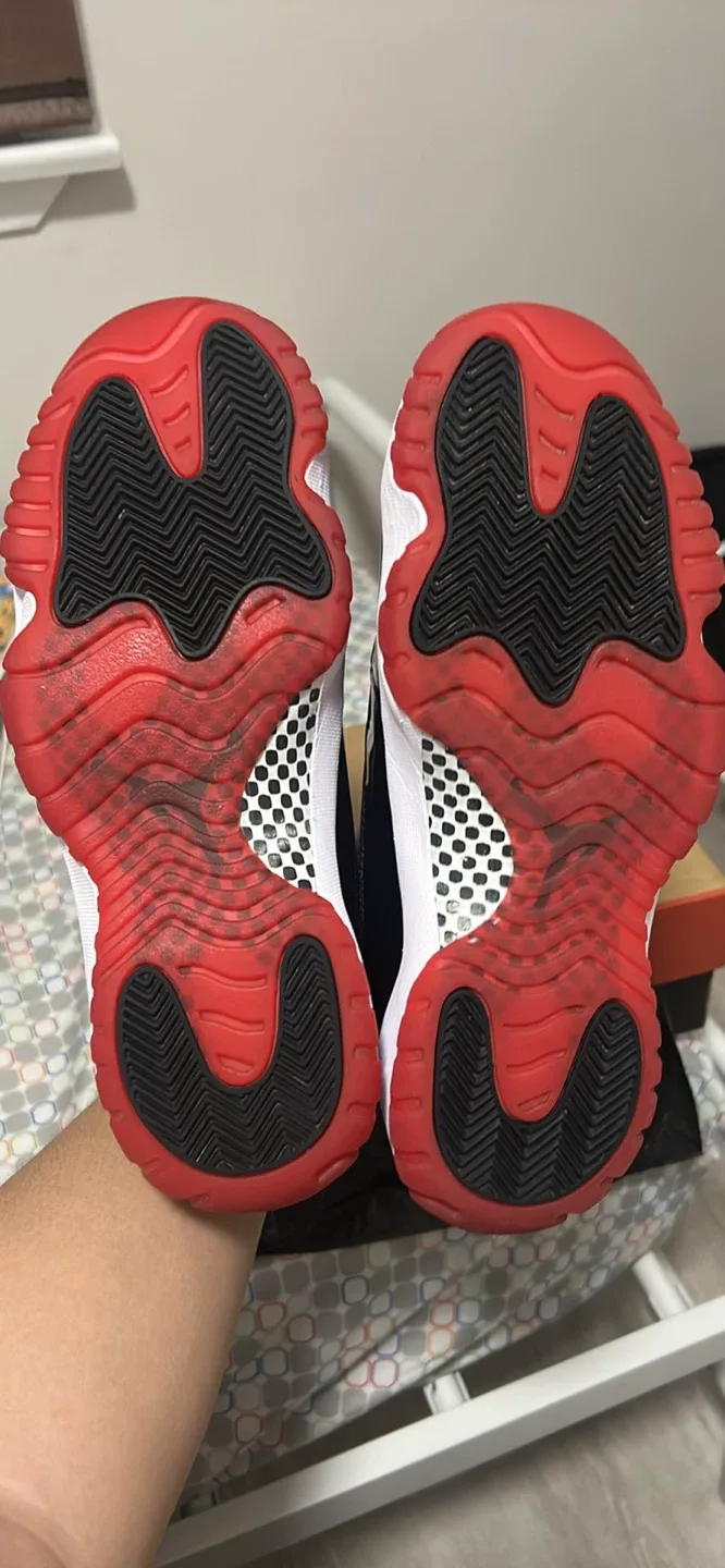 Air Jordan 11 Retro Black/True Red-White Size 9 image indicator(8)