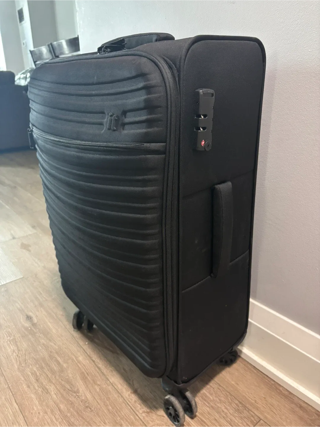 it Luggage 8-wheel flexible travel bag image indicator(2)